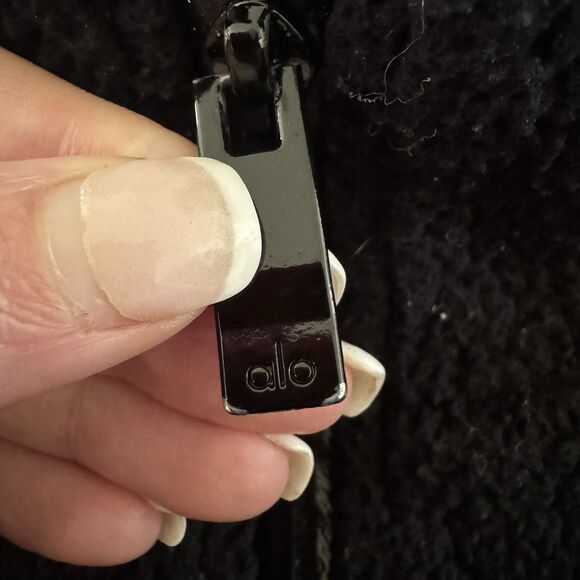 ALO Yoga Sweatshirt Women’s Medium Micro Sherpa Solstice Coverup Black 1/2 Zip - Picture 4 of 9